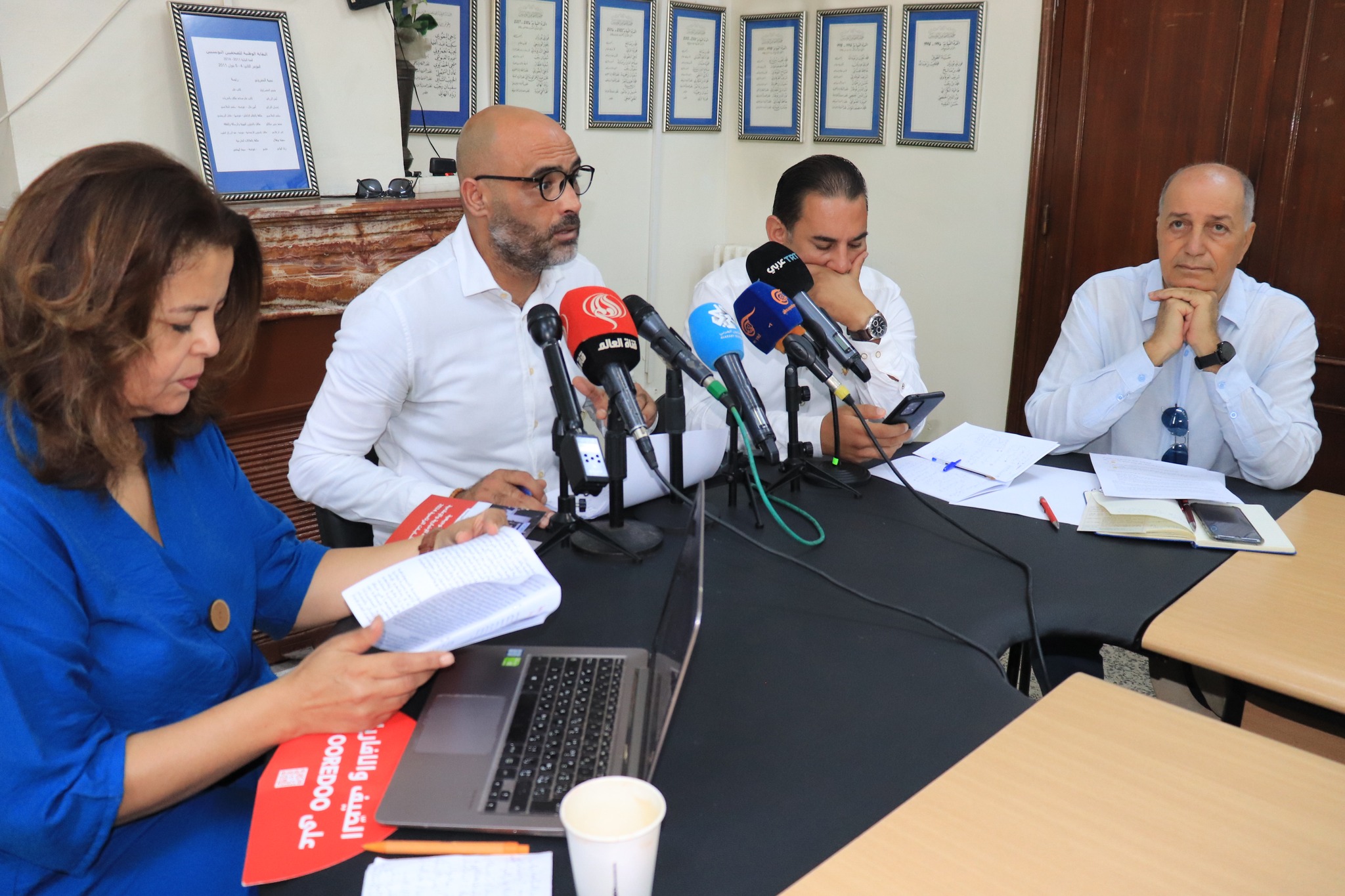وسط استياء من "الولاية الكاملة لهيئة الانتخابات على الإعلام"..   نقابة الصحفيين والرابطة ومجلس الصحافة يصدرون وثيقتهم التوجيهية لتغطية الانتخابات الرئاسية
